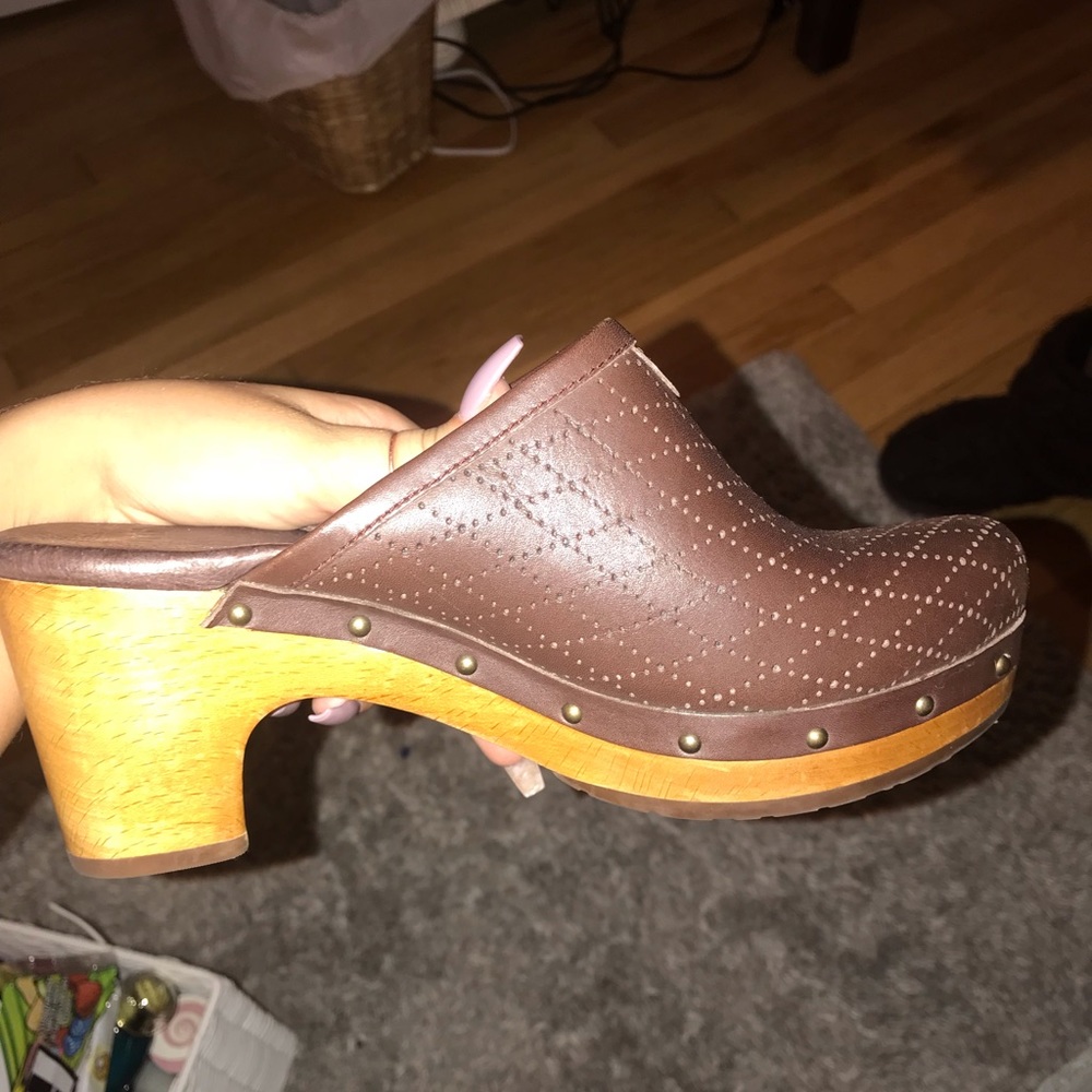 Brown Ugg clogs